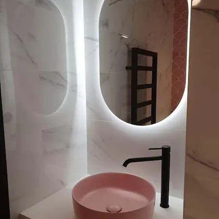 Paradise, 5 Suites *