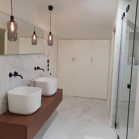 Villa Paradise, 5 Suites *